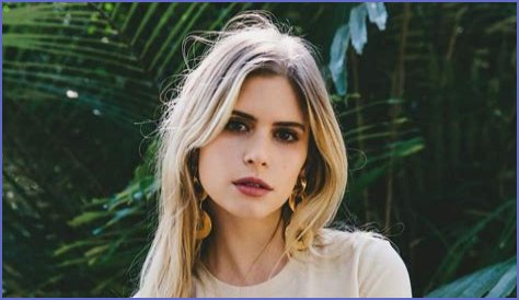 Carlson Young Height, Weight, Measurements, Bra Size, Shoe Size